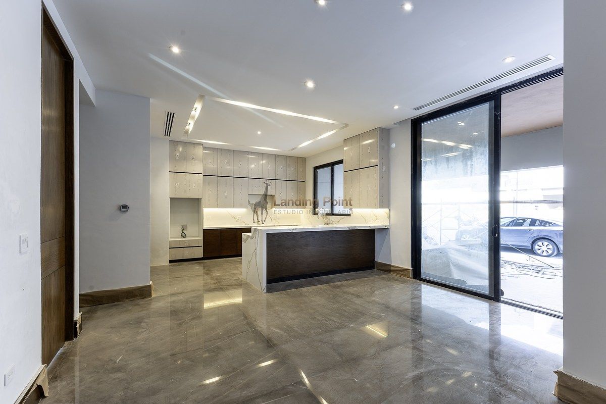 27 m de frente en La Herradura | Diseño bien resuelto + rooftop | 800 m² — fotografía 6