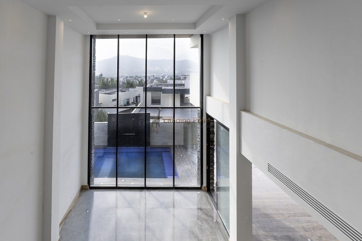 27 m de frente en La Herradura | Diseño bien resuelto + rooftop | 800 m² — fotografía 9