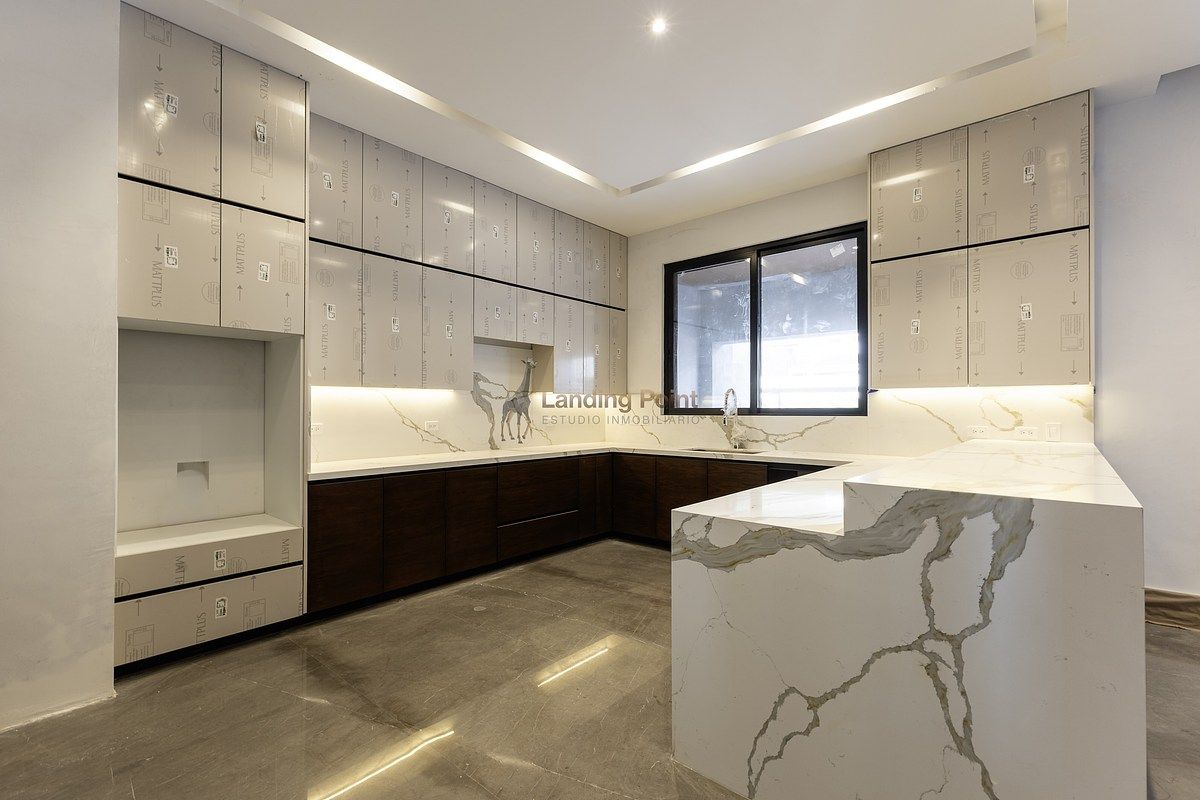 27 m de frente en La Herradura | Diseño bien resuelto + rooftop | 800 m² — fotografía 10