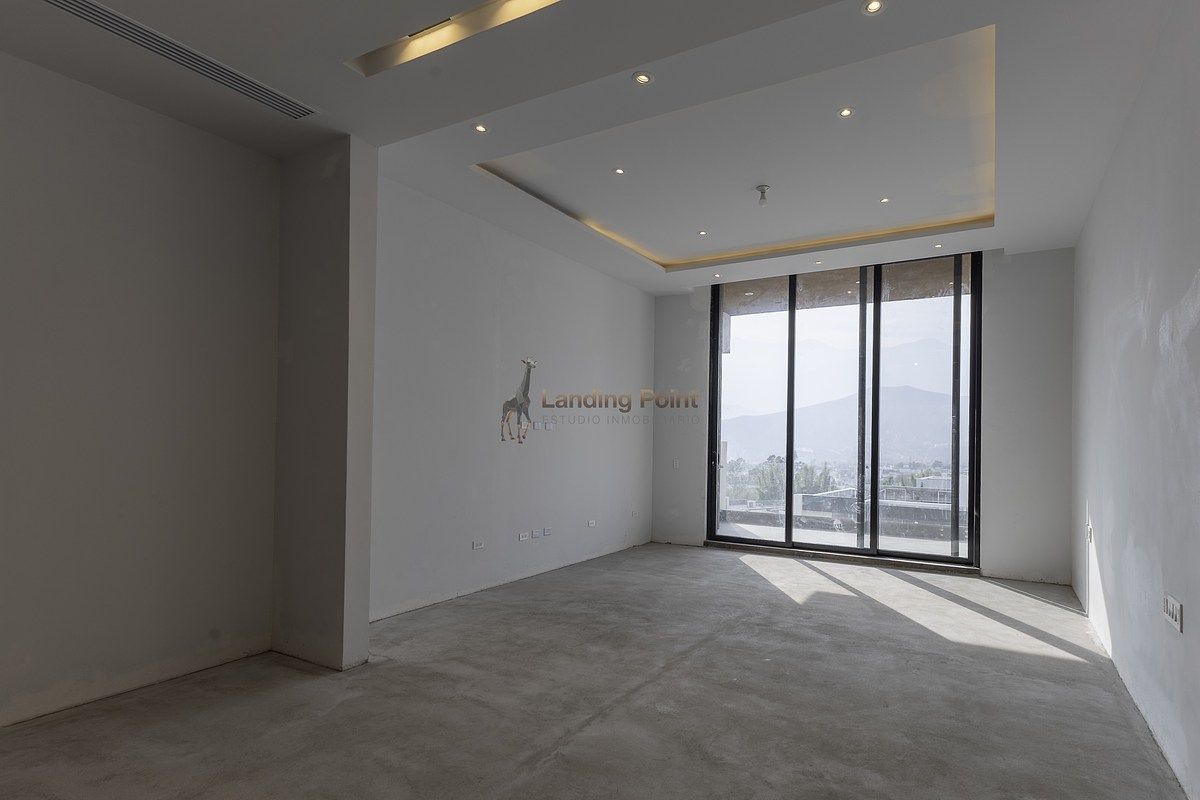 27 m de frente en La Herradura | Diseño bien resuelto + rooftop | 800 m² — fotografía 11