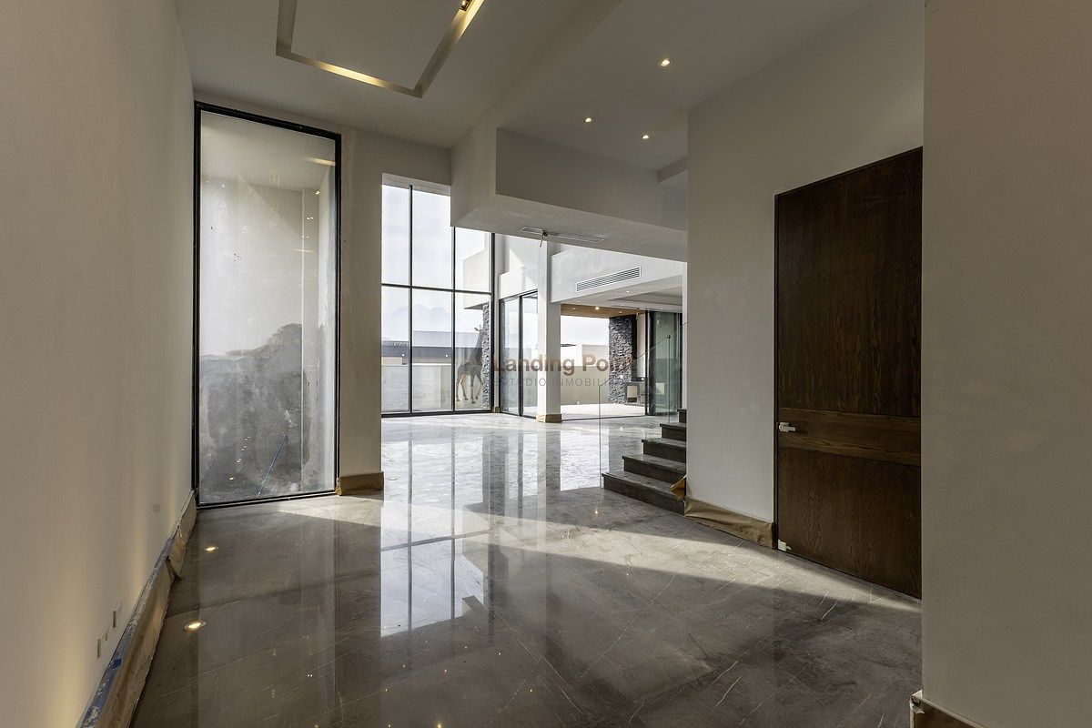 27 m de frente en La Herradura | Diseño bien resuelto + rooftop | 800 m² — fotografía 1