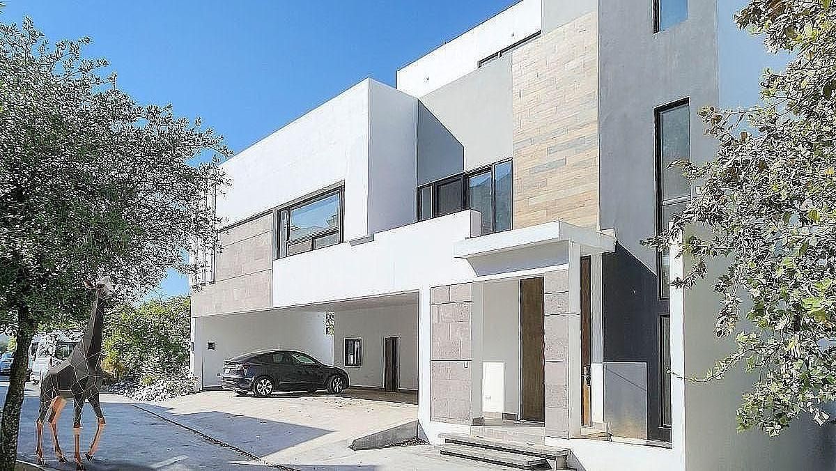 Casa Cima de la Montaña I frente 19 m I más de 100 m de patio I sótano y terraza — fotografía 1