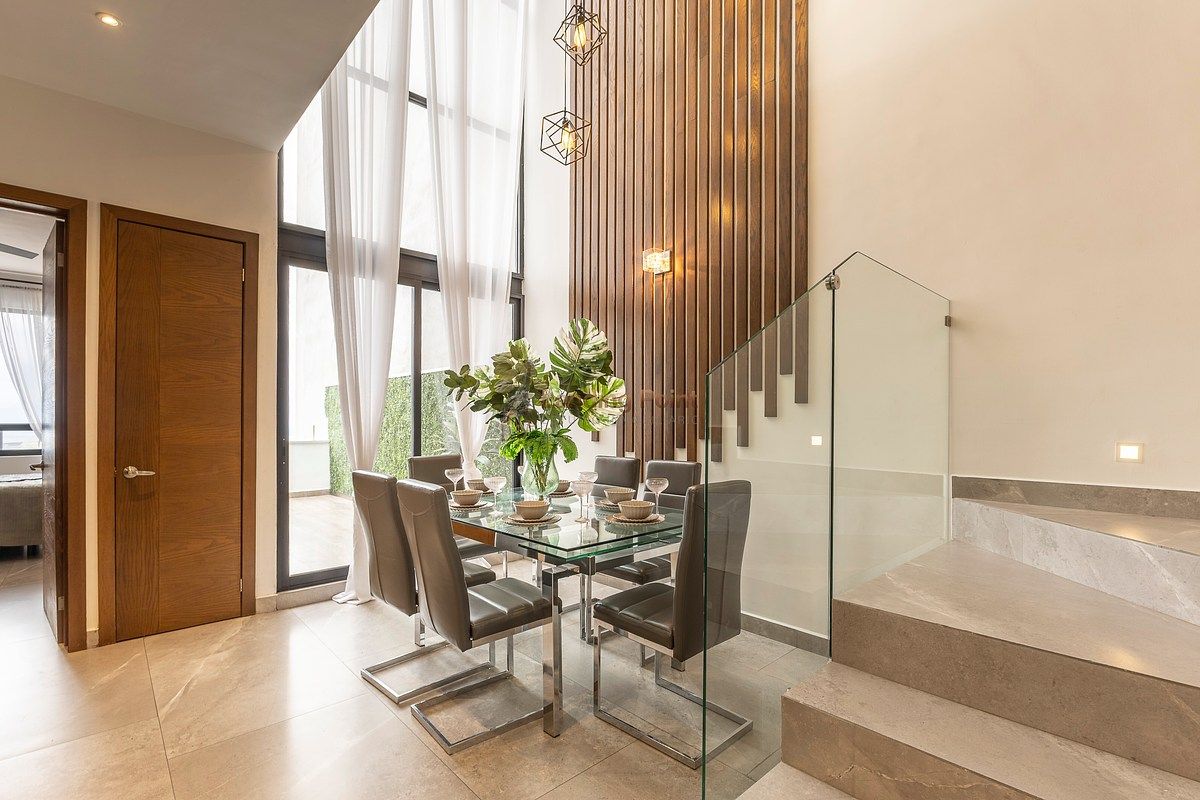 Casa con alberca | Habitación PB · Triple altura · Diagonal a parque — fotografía 7