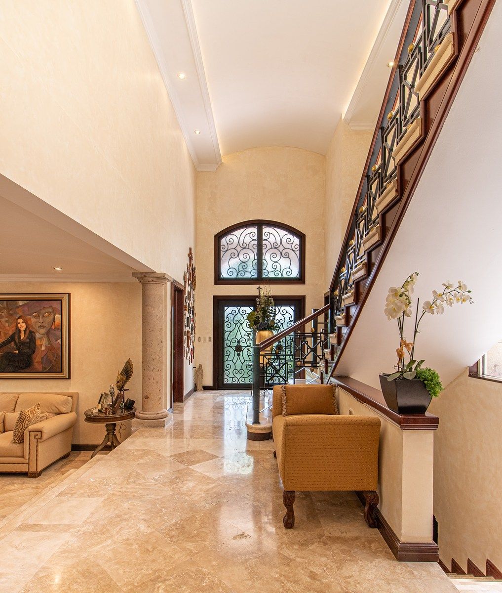 CASA EN VENTA | BOSQUES DE SAN ÁNGEL | SAN PEDRO | ENTORNO ARBOLADO — fotografía 2