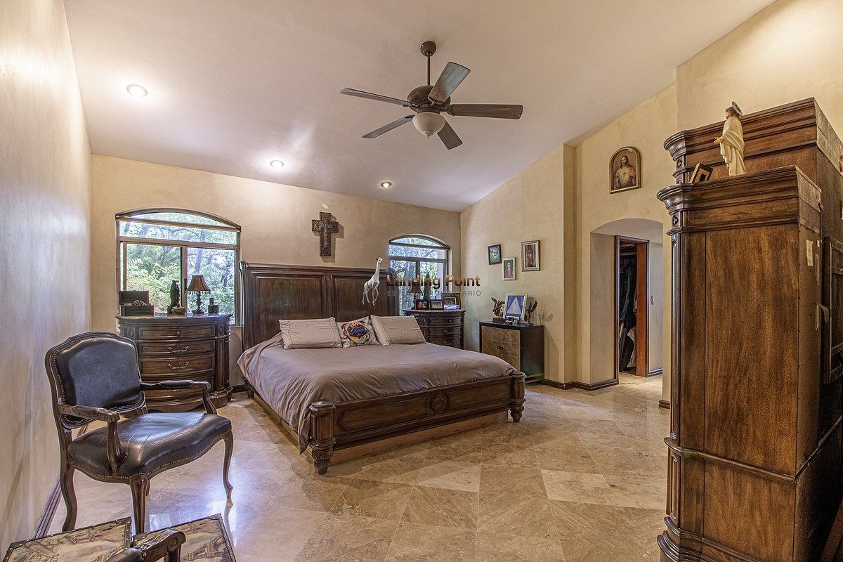 CASA EN VENTA | BOSQUES DE SAN ÁNGEL | SAN PEDRO | ENTORNO ARBOLADO — fotografía 9