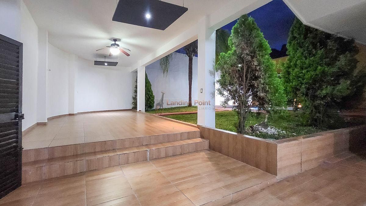Casa en Venta Paseo de Cumbres | Terreno Doble en Esquina con Alberca y Terraza — fotografía 5