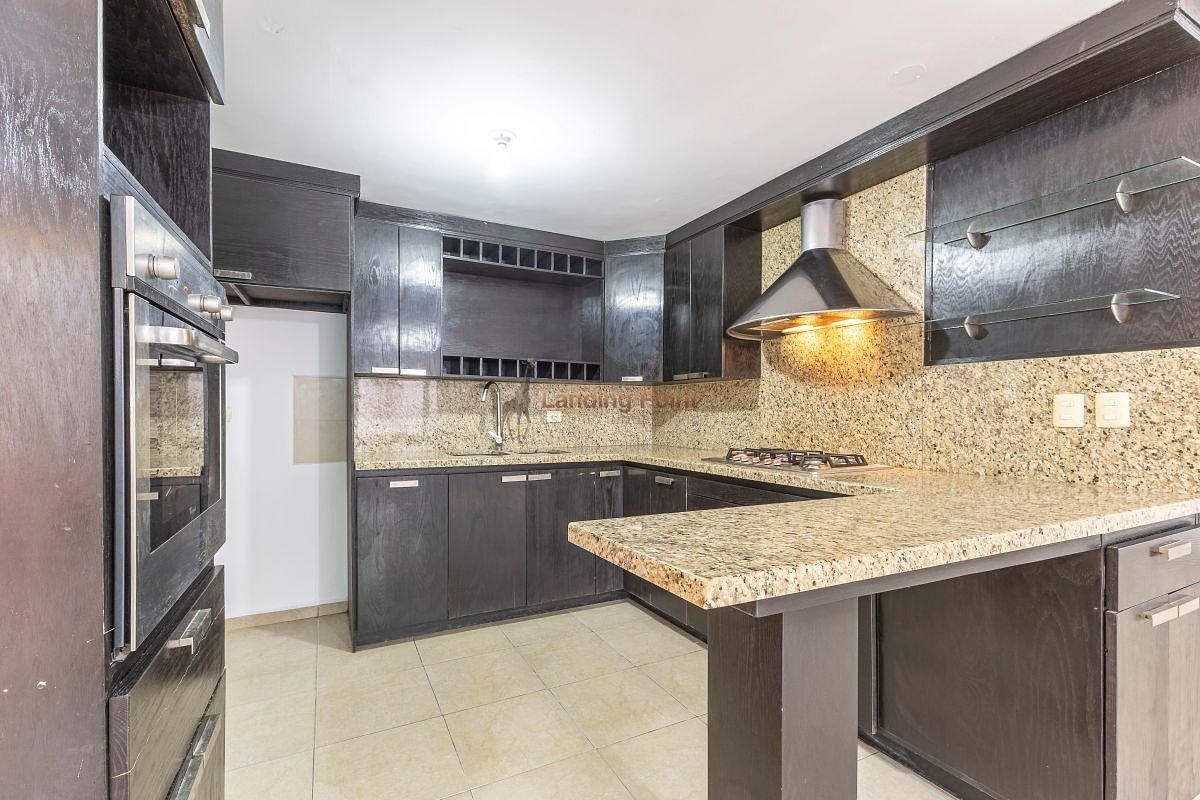 Casa en Venta Paseo de Cumbres | Terreno Doble en Esquina con Alberca y Terraza — fotografía 8