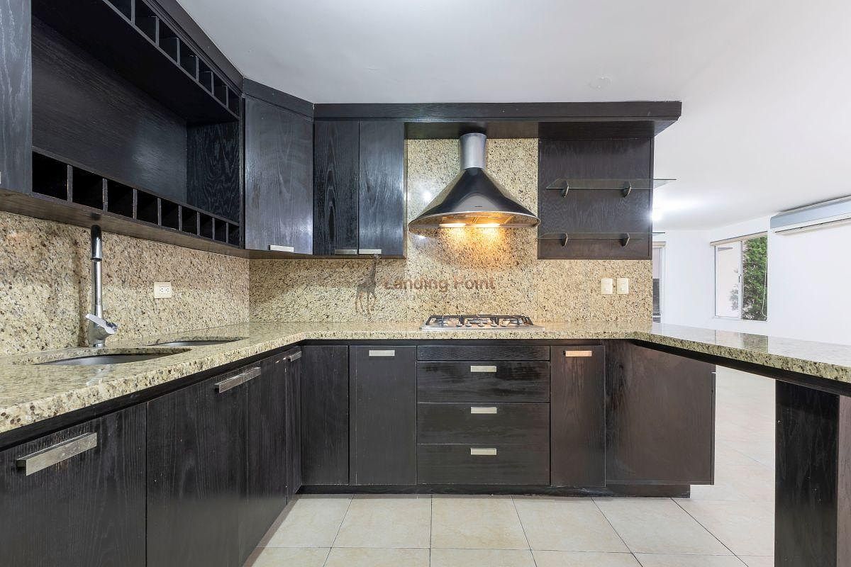Casa en Venta Paseo de Cumbres | Terreno Doble en Esquina con Alberca y Terraza — fotografía 9