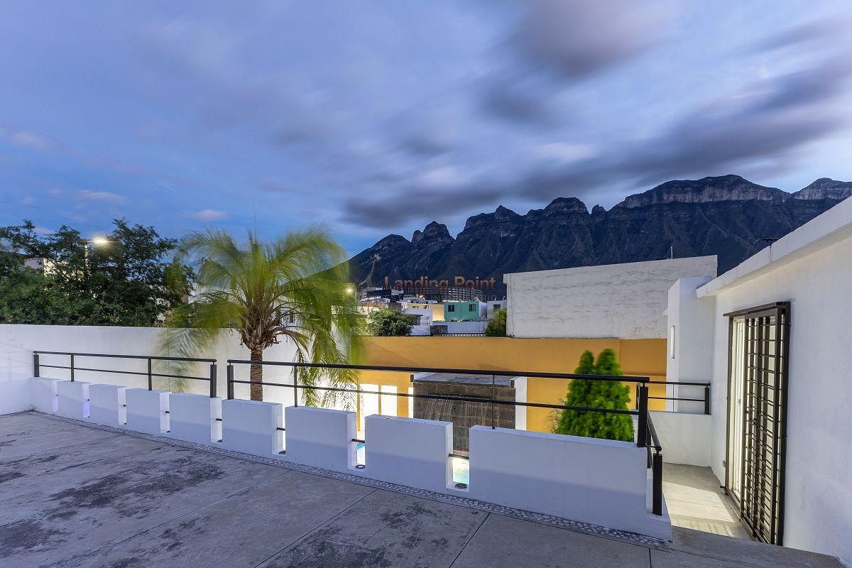 Casa en Venta Paseo de Cumbres | Terreno Doble en Esquina con Alberca y Terraza — fotografía 11