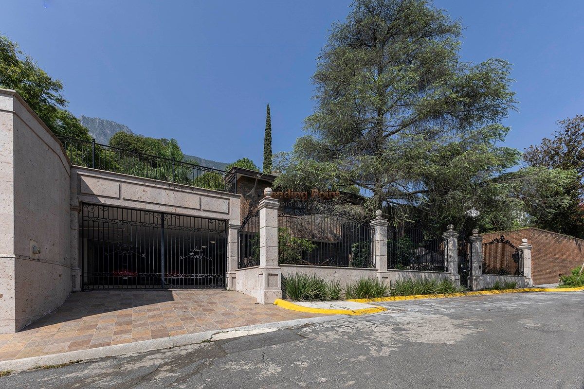 Casa en Venta | Pedregal del Valle | Frente de 40 m | Techos altos — fotografía 2