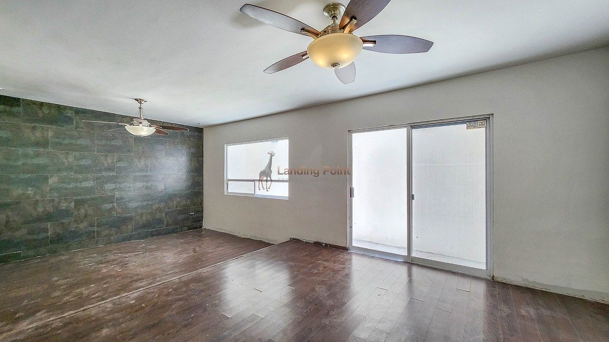 Casa en venta remodelada, alberca y terraza panorámica en zona sur de Monterrey — fotografía 2