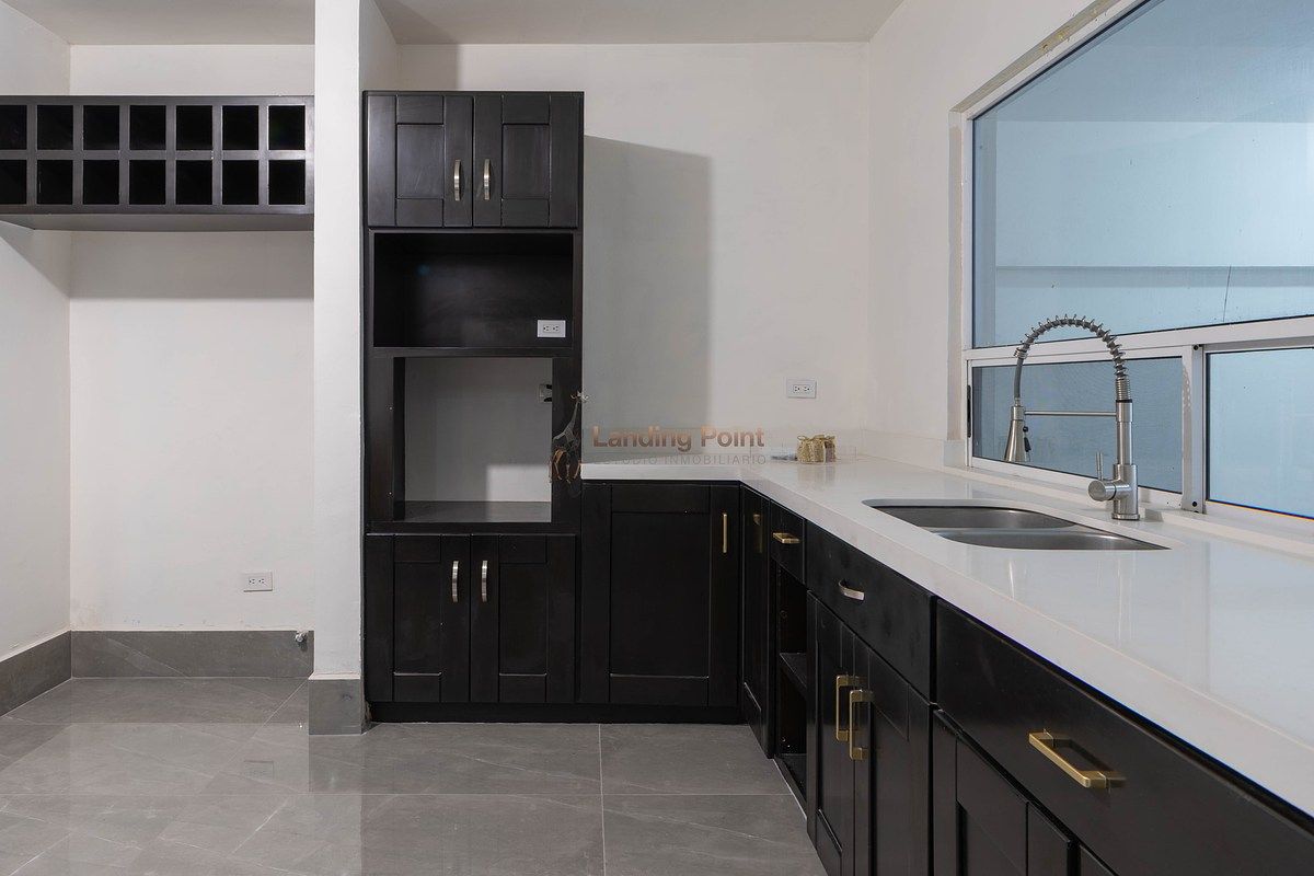 Casa en venta remodelada, alberca y terraza panorámica en zona sur de Monterrey — fotografía 4