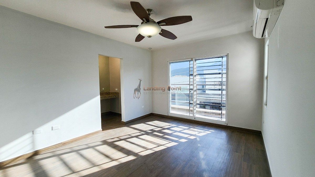Casa en venta remodelada, alberca y terraza panorámica en zona sur de Monterrey — fotografía 7