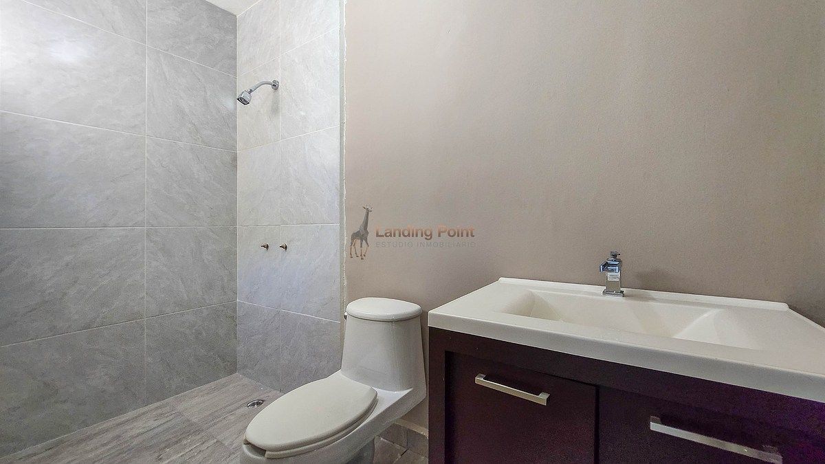 Casa en venta remodelada, alberca y terraza panorámica en zona sur de Monterrey — fotografía 9