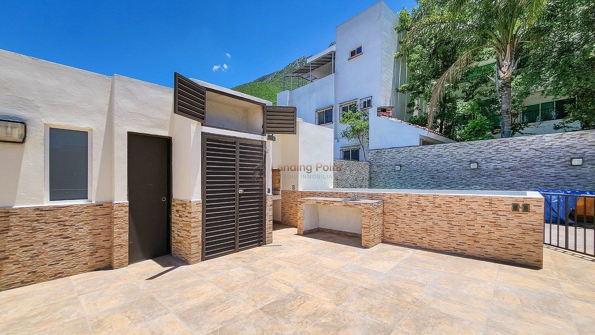 Casa en venta remodelada, alberca y terraza panorámica en zona sur de Monterrey — fotografía 10
