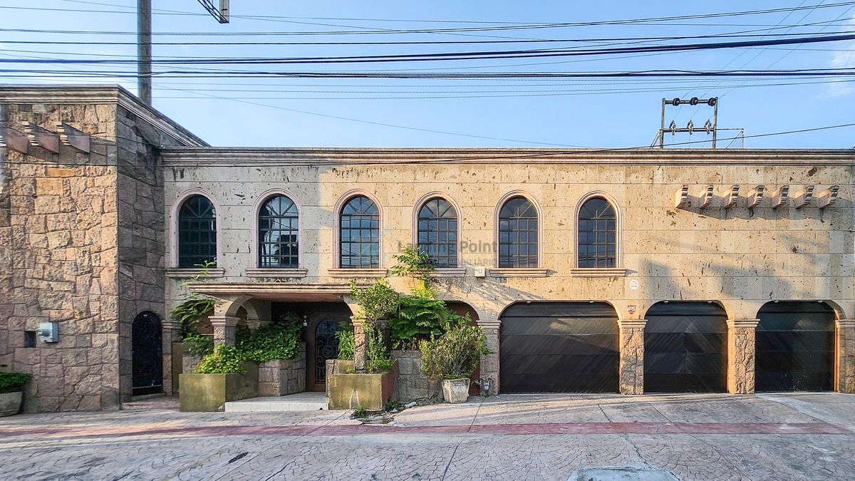 Propiedad en venta sobre Paseo de los Leones en Mitras Centro – 700 m² — fotografía 3