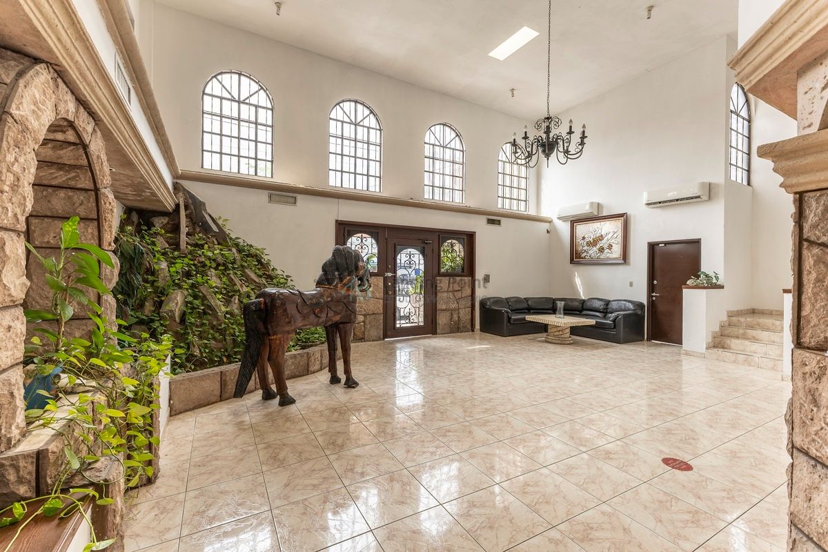 Propiedad en venta sobre Paseo de los Leones en Mitras Centro – 700 m² — fotografía 5