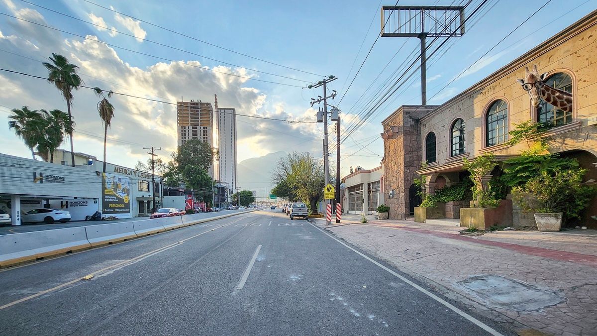 Propiedad en venta sobre Paseo de los Leones en Mitras Centro – 700 m² — fotografía 1
