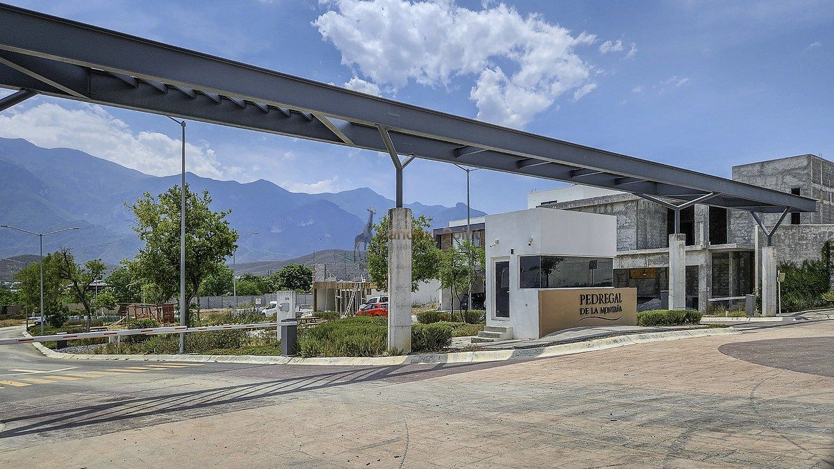 Terreno plano I Frente a Parque I Pedregal de la Montaña Nacional — fotografía 4