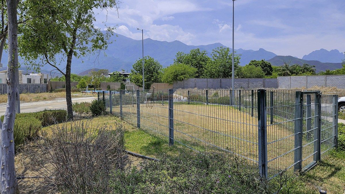 Terreno plano I Frente a Parque I Pedregal de la Montaña Nacional — fotografía 10